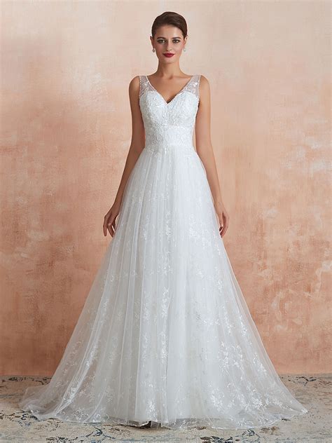 Sposa con abito scollo a V