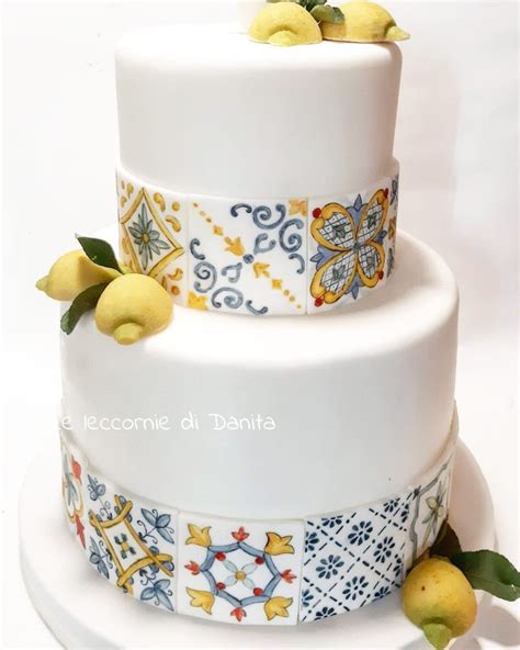 Esempio di torta nuziale ispirata ai colori e ai sapori siciliani
