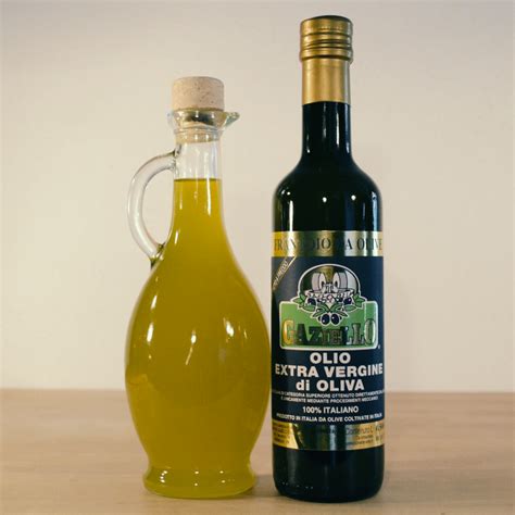 Bottiglia di olio extra vergine d'oliva come bomboniera
