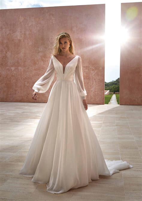 Dettaglio di maniche staccabili di un abito da sposa