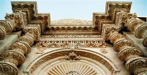 Esempio di un matrimonio in stile barocco siciliano con dettagli architettonici.