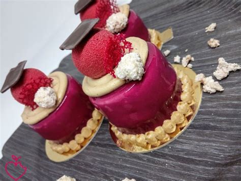 varietà di torte monoporzione decorate