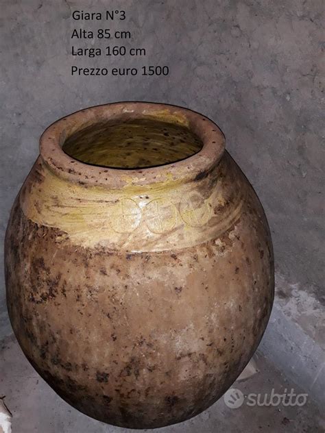Giare antiche piene d'acqua