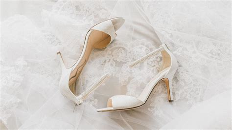 Interno di una boutique di scarpe da sposa a Verona