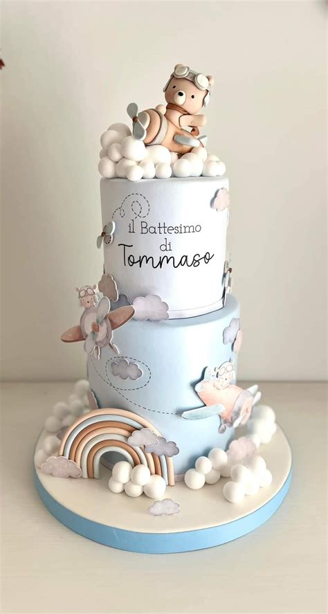 Torta a tema battesimo con decorazioni delicate