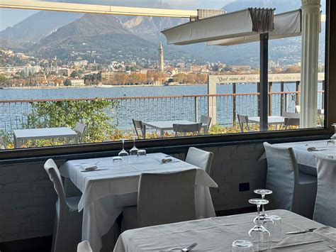 Cocktail bar con vista lago