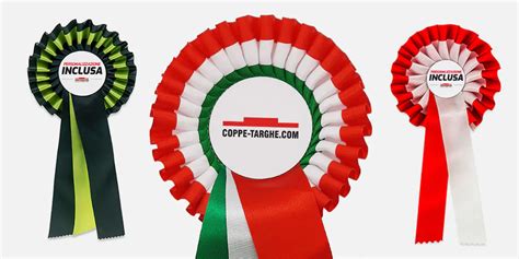 Esempi di coccarde personalizzate per la sposa