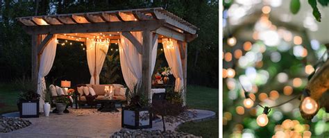 Esempio di cancello decorato con catenarie luminose