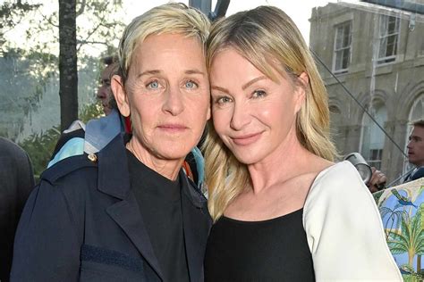 Ellen DeGeneres e Portia de Rossi mano nella mano
