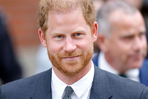 Il Principe Harry in alta uniforme prima della cerimonia