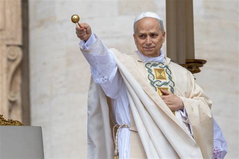 Coppia che riceve la benedizione papale