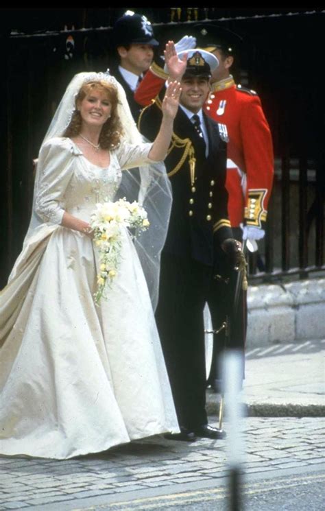 Dettagli ricamati sull'abito da sposa di Sarah Ferguson