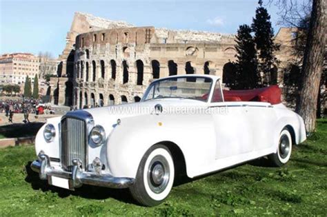 Bentley S2 Cabrio bianca e nera con interni rossi