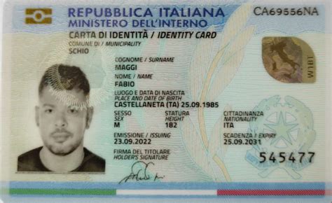 Documento di identità con campo stato civile barrato