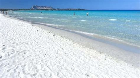 Spiaggia di Formentera con sabbia bianca e mare turchese
