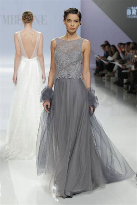 Abito da sposa grigio perla in pizzo