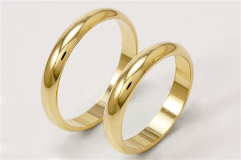 Fedi nuziali classiche in oro giallo