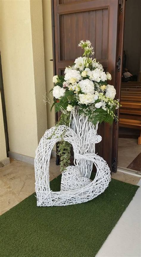 Composizione floreale elegante per l'ingresso di casa