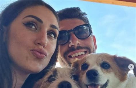 Cecilia Rodriguez e Ignazio Moser con i cani