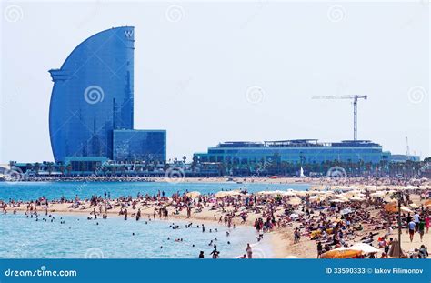 spiaggia della Barceloneta con l'Hotel Vela