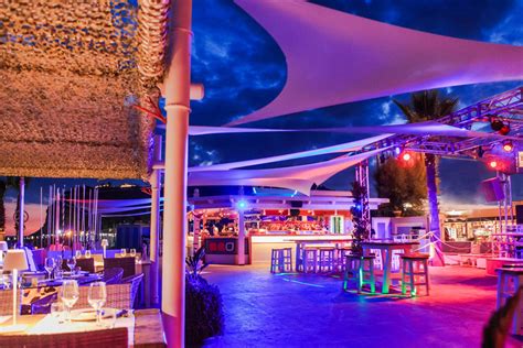 discoteca sulla spiaggia di Barcellona