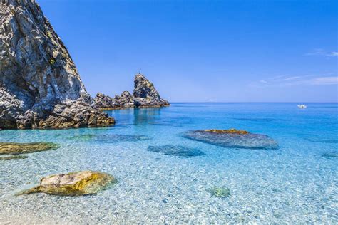 Panorama della costa di Palmi con vista sul mare e sulle Isole Eolie