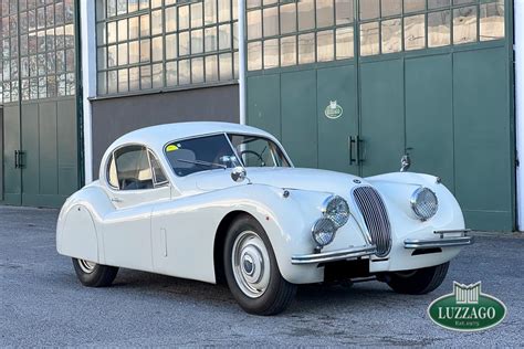 La Jaguar d'epoca utilizzata da Harry e Meghan