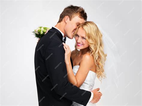 Celebrazione di matrimonio con una coppia felice