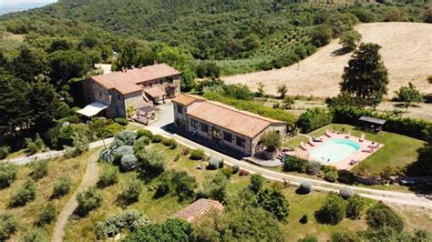 Panorama dell'Agriturismo Limoneto immerso nel verde