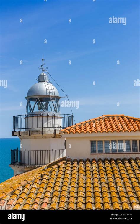 Faro storico affacciato sul mare