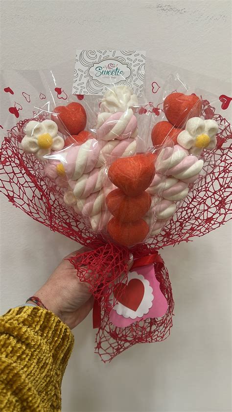 Bouquet di marshmallow e braccialetti personalizzati