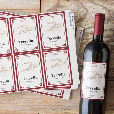 Diversi tipi di carta per etichette vino