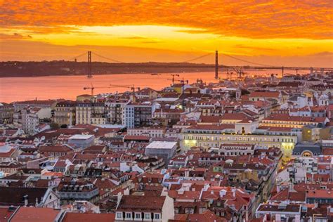 Panoramica di Lisbona al tramonto