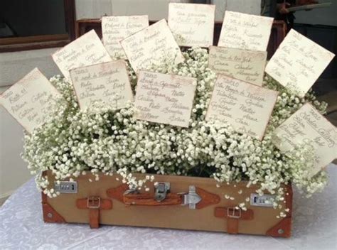 Tableau mariage stile shabby chic con valigia vintage