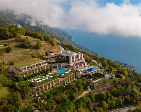 Vista panoramica del Lefay Resort & Spa sul Lago di Garda