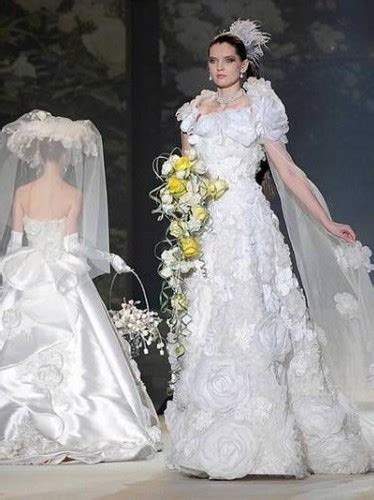 Abito da sposa di Giovanna Battaglia disegnato da Alexander McQueen