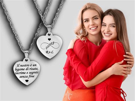 Collana d'argento con incisione