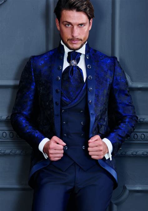 abito da sposo in velluto blu