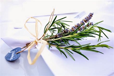 Rametti di lavanda come segnaposto