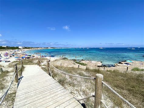 Spiaggia di Formentera con acque turchesi