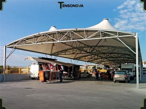 Diverse tipologie di tensostrutture per eventi