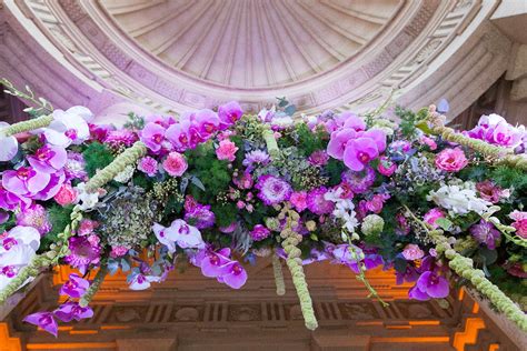 Dettagli di un allestimento floreale per matrimoni