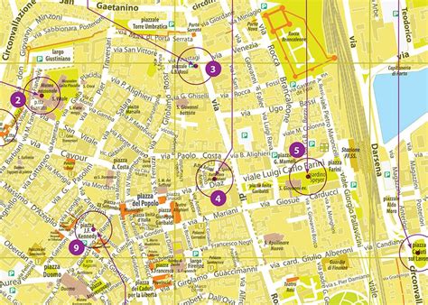 Mappa di una città con punti di interesse per una caccia al tesoro