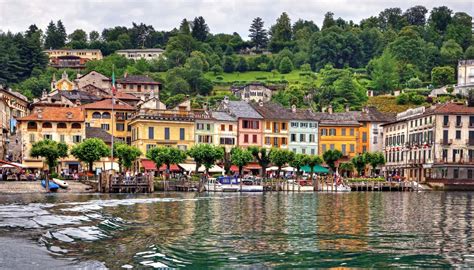 Borgo di Orta San Giulio con vista sul lago