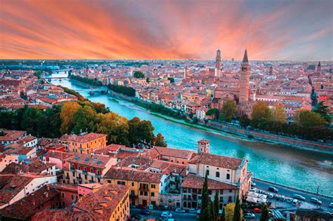 Gommone sul fiume Adige a Verona con degustazione di vini