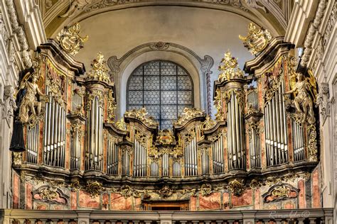 Organo in una chiesa