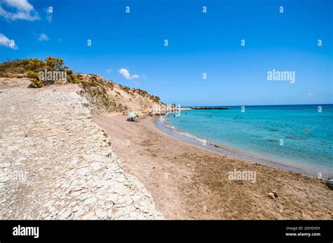 Vista panoramica di una spiaggia a Creta con acque turchesi