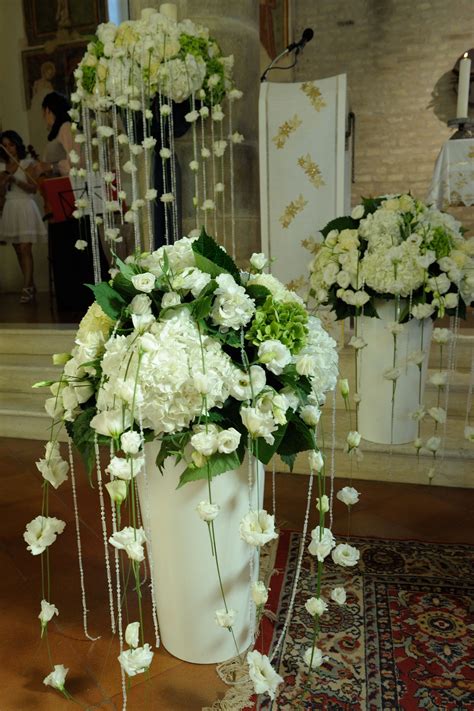 Composizioni floreali sferiche per matrimoni