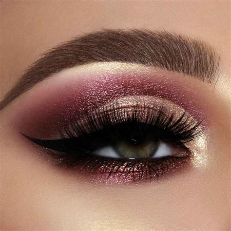 Esempio di trucco monocromatico rosa caldo