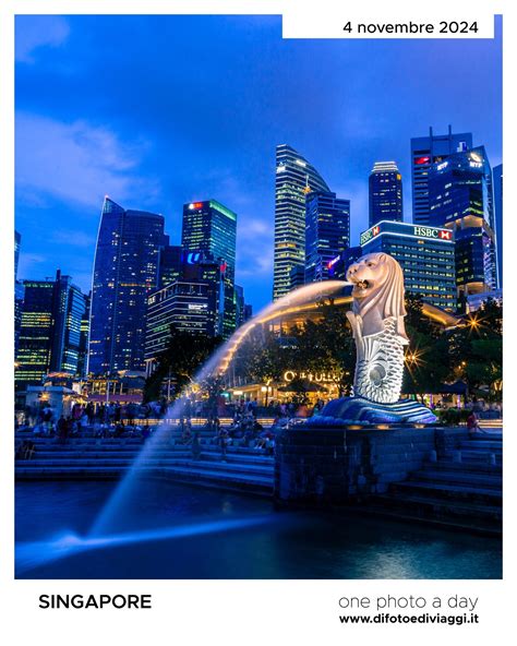 Skyline di Singapore con il Merlion